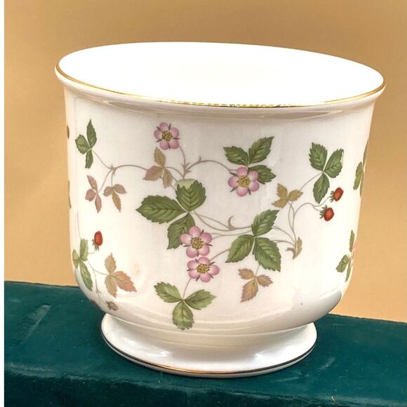 wedgwood wild strawberry cachepot bone china 4.5" tall new - Picture 5 of 5